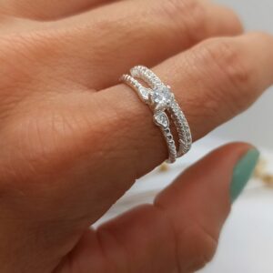 Anel de Prata Solitário Aro Duplo Cravejado