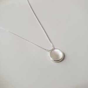 Colar De Prata Medalha Madrepérola